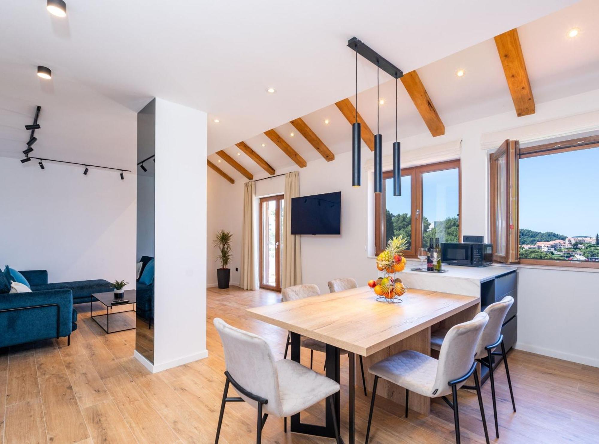 Sunset Apartment *
